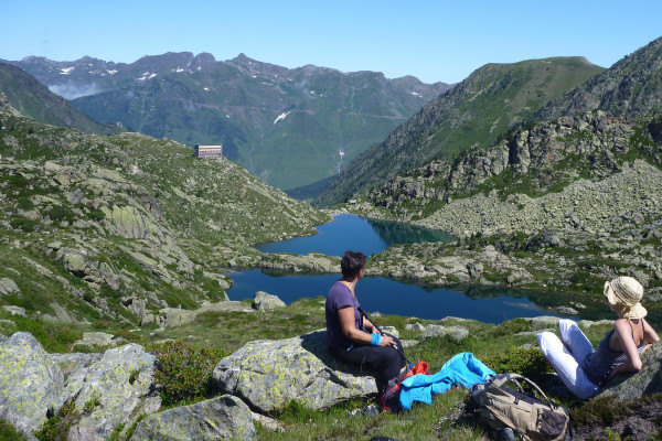 Déconnexion en montagne lac sommets