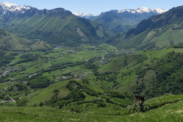 les fabuleux paysages des vallées pyrénéennes en VTT