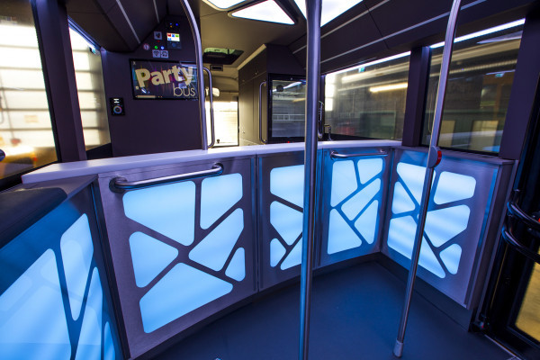 Bar und DJ-Bereich Party-bus