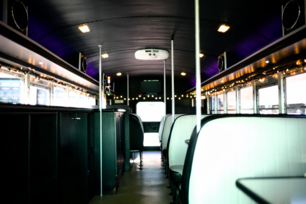 Innenansicht des Cool Bus tagsüber