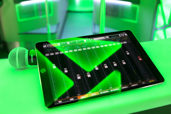 tablettes DJ et micro - système de sonorisation haute performance