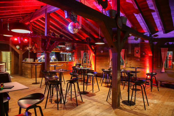 Lentz'en Chalet decorated for a festive evening