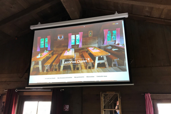 beamer with projection screen at Lentz'en Chalet