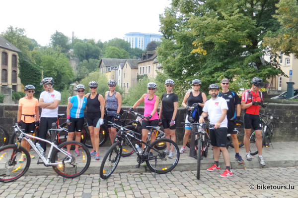 Group picture - guided MTB tour Grund Luxembourg