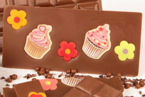 Homemade chocolate with cupcake images