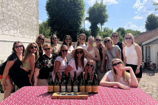 Insolite Expérience Sabrage Spéciale EVJF en Champagne