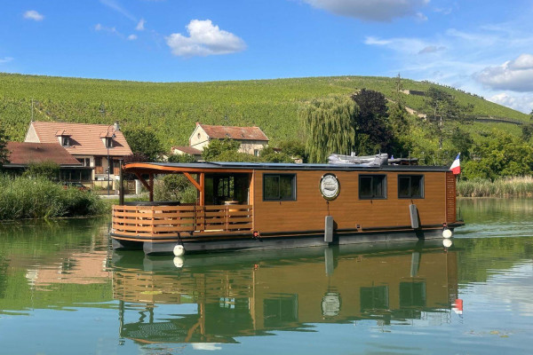 Eclipse – Promenade Semi Privée Bateau solaire Champagne