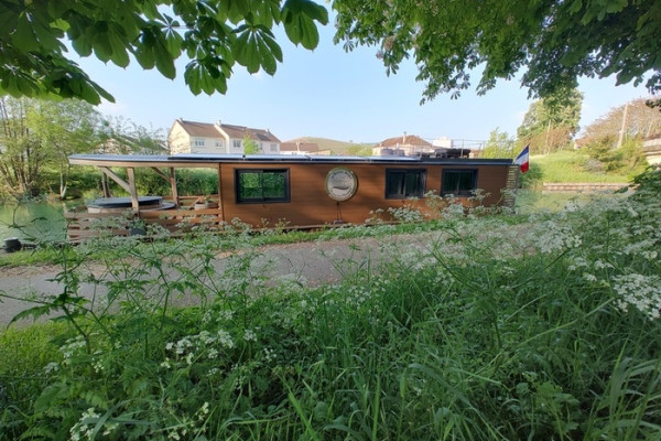 Intermède Semi-Privé en House Boat solaire en Champagne