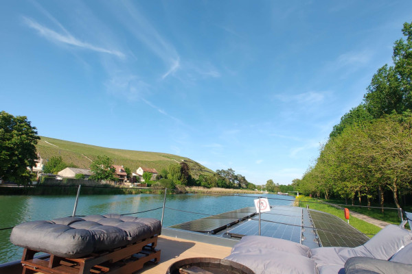 Eclipse – Promenade Semi Privée Bateau solaire Champagne