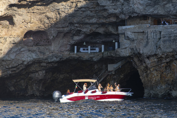 Polignano a Mare: Private Cruise with Champagne