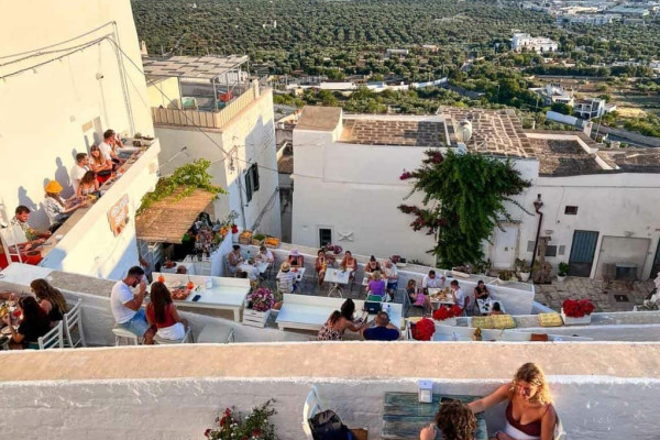 Authentic Routes: Locorotondo, Cisternino & Ostuni con Pick-Up da Polignano
