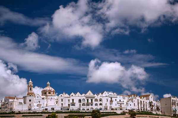 Authentic Routes: Locorotondo, Cisternino & Ostuni con Pick-Up da Bari
