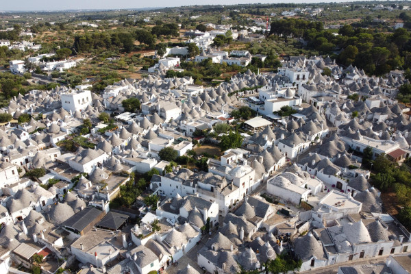 Authentic Routes: Conversano, Alberobello & Monopoli 
