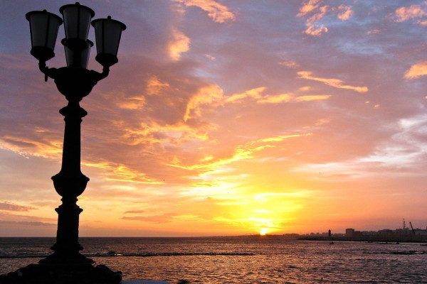 Authentic Routes: Bari, Trani e Barletta con Pick-Up da Polignano