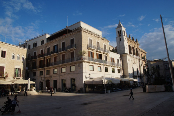 Authentic Routes: Bari, Trani e Barletta con Pick-Up da Polignano