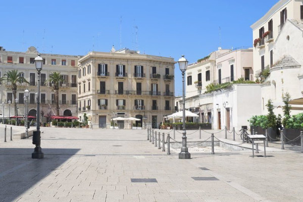Authentic Routes: Bari, Trani e Barletta con Pick-Up da Polignano