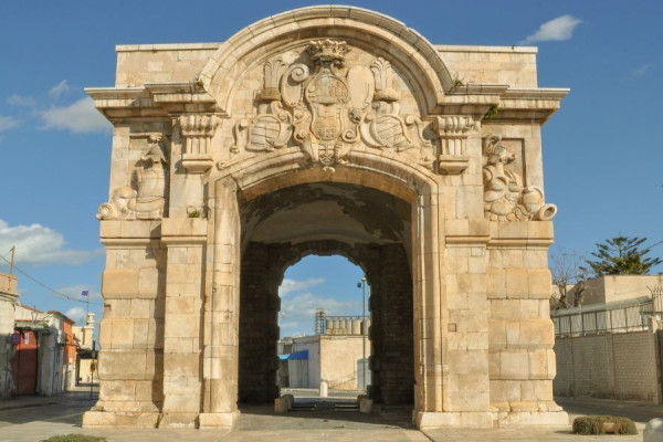 Authentic Routes: Bari, Trani e Barletta con Pick-Up da Polignano