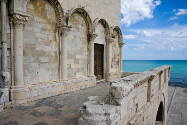 Authentic Routes: Bari, Trani e Barletta con Pick-Up da Polignano