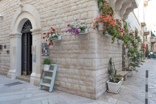 Authentic Routes: Bari, Trani e Barletta con Pick-Up da Polignano