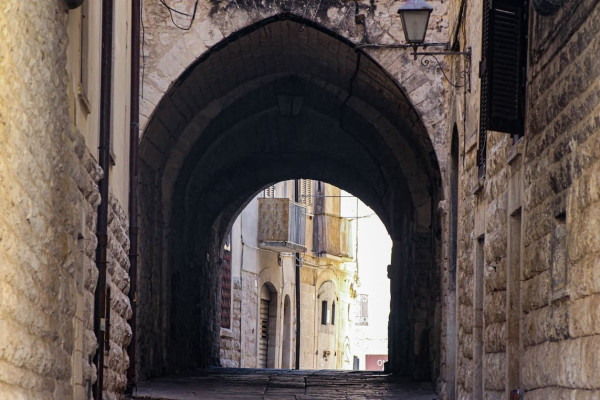 Authentic Routes: Bari, Trani e Barletta con Pick-Up da Polignano