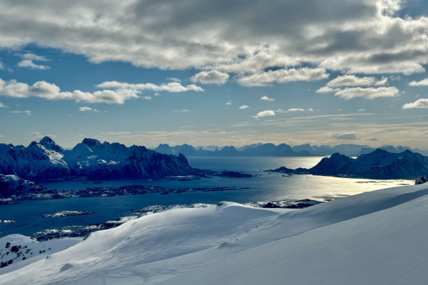 NORVEGIA - SCIALPINISMO ALLE ISOLE LOFOTEN | | Mmove