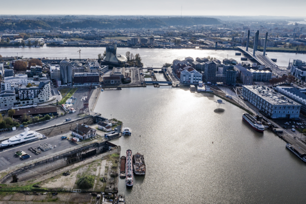 Bordeaux Port Center et le pôle naval des Bassins à flot