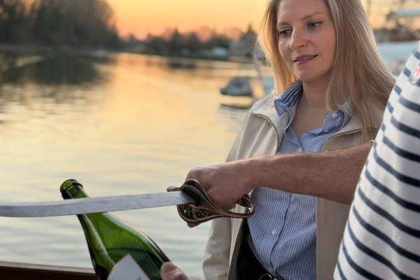 Bulles Sabrées sur l’Eau –Croisière, Champagne & Sabrage