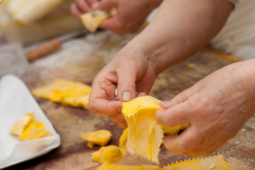 Cooking class in cantina sul Lago di Garda: impara a cucinare i casoncelli bresciani