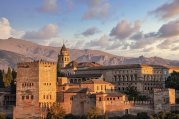 Visita guidata dell'Alhambra: Palazzo Carlos V, foresta e mura.