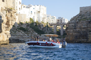 Tour delle grotte di Polignano a Mare - Boat Tour
