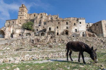Escursione al borgo fantasma di Craco e al museo Essenza Lucano da Matera