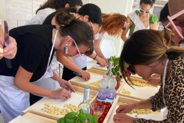 Polignano a Mare: workshop di pasta fresca, focaccia pugliese e vino locale