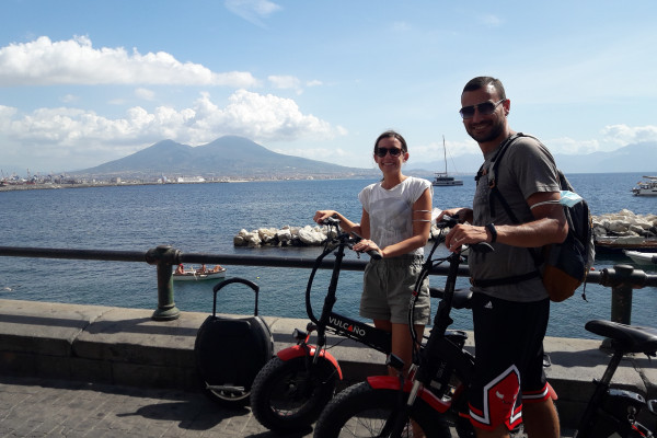 noleggio bici neapolisolare coppia lungomare vesuvio