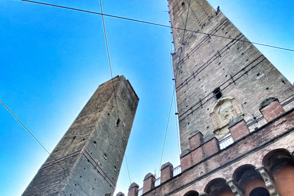 Bologna, le due Torri. Tour privato