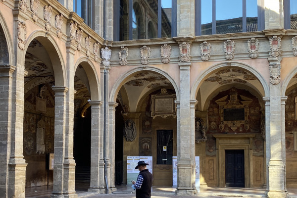 Bologna, Archiginnasio. Tour privato