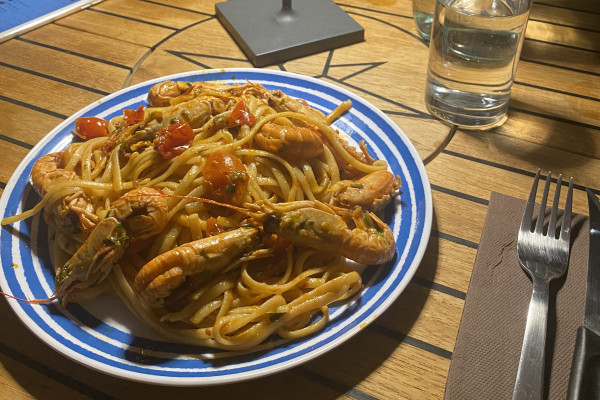 Aperitivo e cena in barca in costiera amalfitana al calar del sole da Salerno
