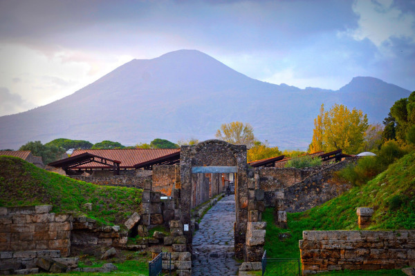Vesuvio and Pompei Image by Marek from Pixabay 