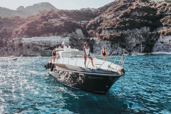 Escursione in Yacht Alena 56 con Skipper da Salerno a Positano