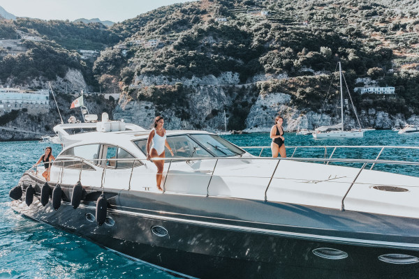 Escursione in Yacht Alena 56 con Skipper da Salerno a Positano