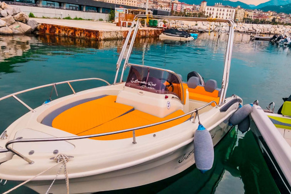 Noleggia barca 40cv senza patente nautica a Salerno, Barrella Rent