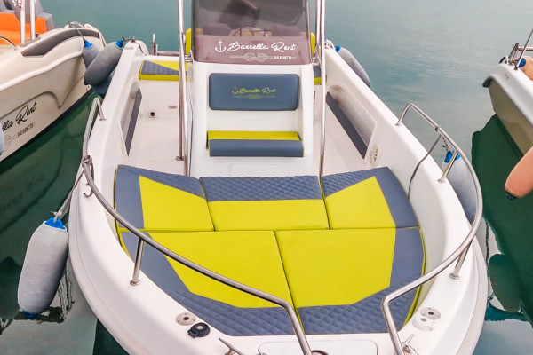 Noleggia barca 40cv senza patente nautica a Salerno, Barrella Rent