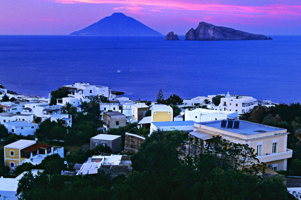 L'isola di Stromboli, vista da Panarea