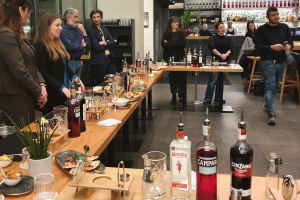 A scuola di Negroni cocktail: l’ultimo trend degli Italiani!