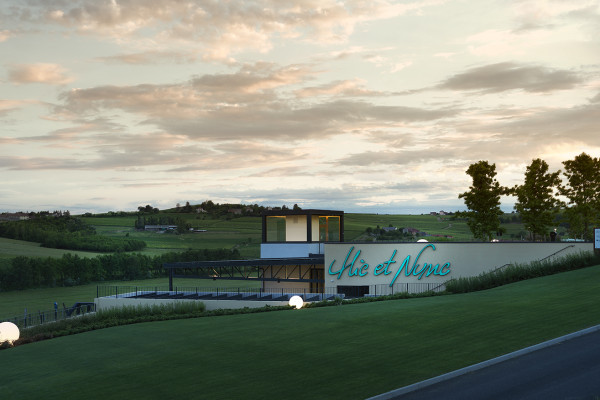 Hic et nunc la cantina nel taglio della collina