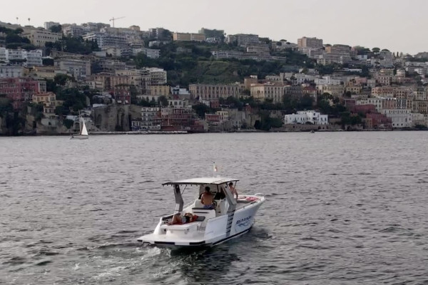 Giornata in barca da Napoli all'Isola di Capri con Bimax 28
