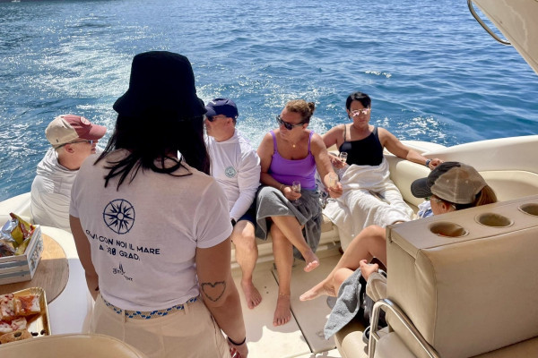 Tour privato in barca della Costiera Amalfitana in yacht Cranchi Zaffiro 34 - Tito rent