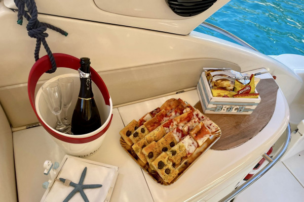 Tour privato in barca della Costiera Amalfitana in yacht Cranchi Zaffiro 34 - Tito rent