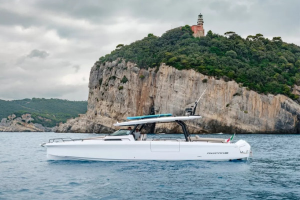 Noleggio Yacht Axopar 45 Sun Top con Skipper da Napoli
