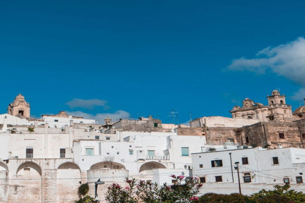 Authentic Routes: Locorotondo, Cisternino & Ostuni con Pick-Up 