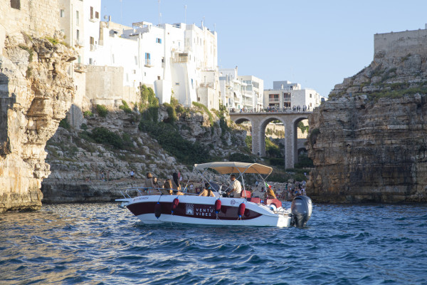 Tour delle grotte di Polignano a Mare - Boat Tour